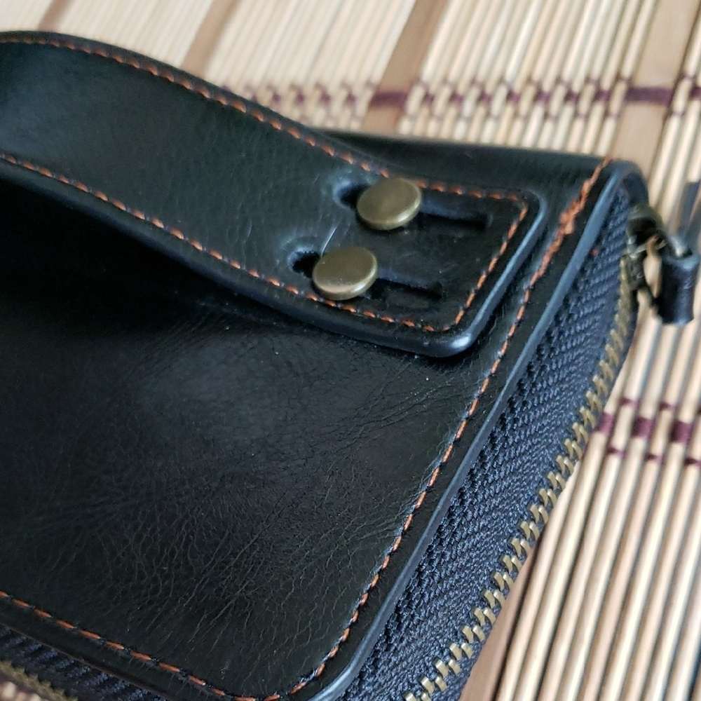 Pola Leather Wallet with Snap Closure - Picture 5 of 7